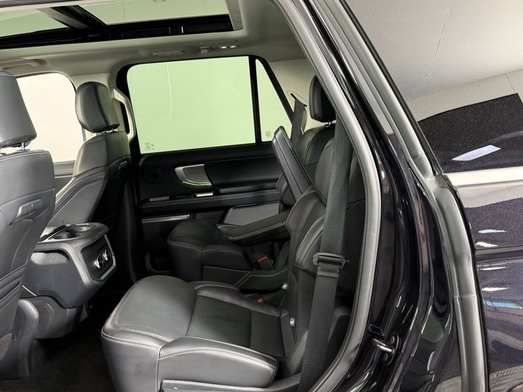 Used 2025 Ford Expedition Platinum w/ Driver's Package image 27