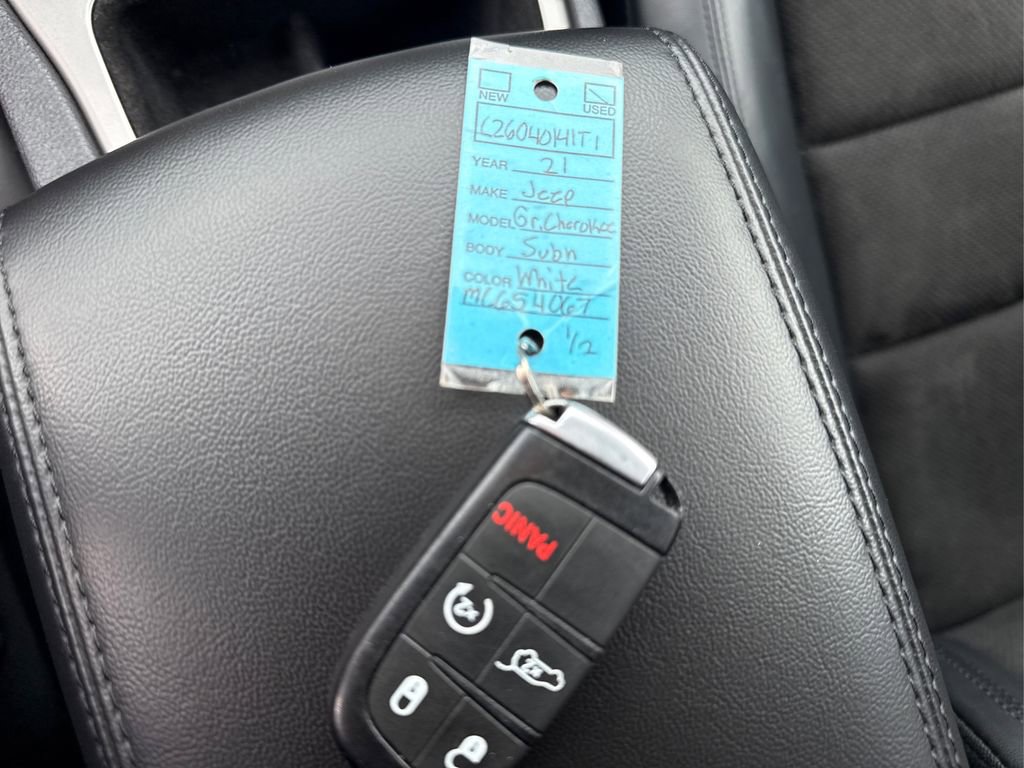 Used 2021 Jeep Grand Cherokee Laredo X AWD/4WD image 36
