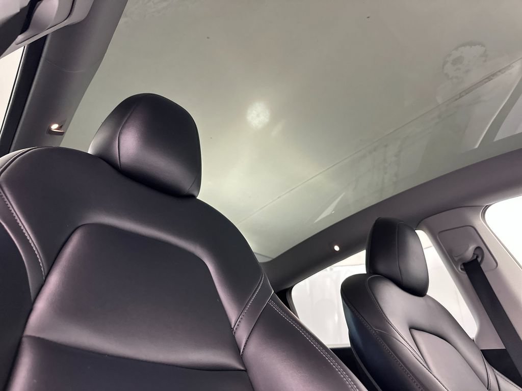 Used 2023 Tesla Model Y Long Range AWD/4WD image 17