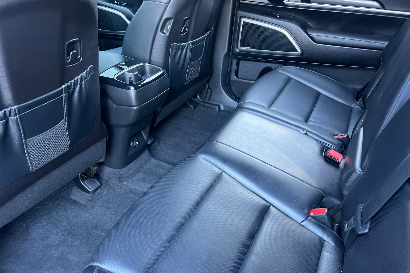 Used 2023 Kia Telluride LX image 12