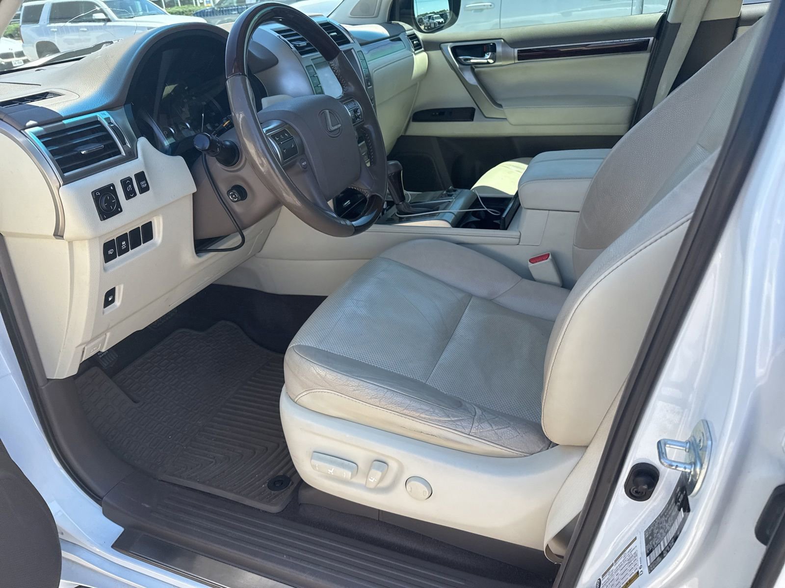 Used 2019 Lexus GX 460 Premium w/ Premium Package AWD/4WD image 10