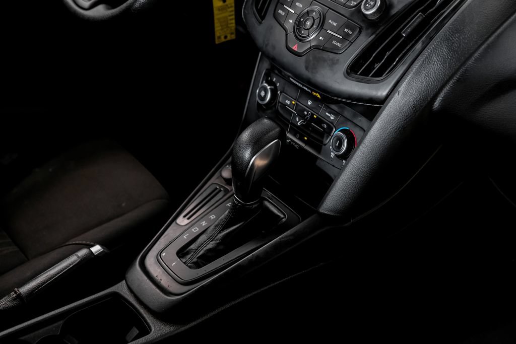 Used 2018 Ford Focus SE w/ SE Appearance Package FWD image 23