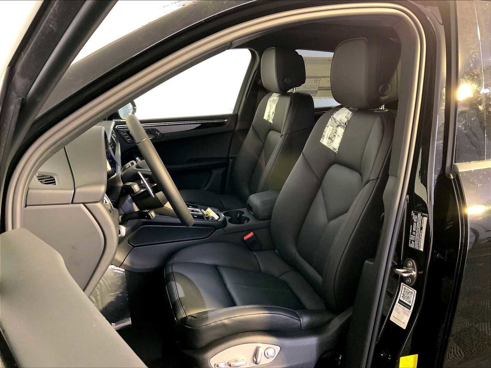 New 2026 Porsche Macan AWD/4WD image 5