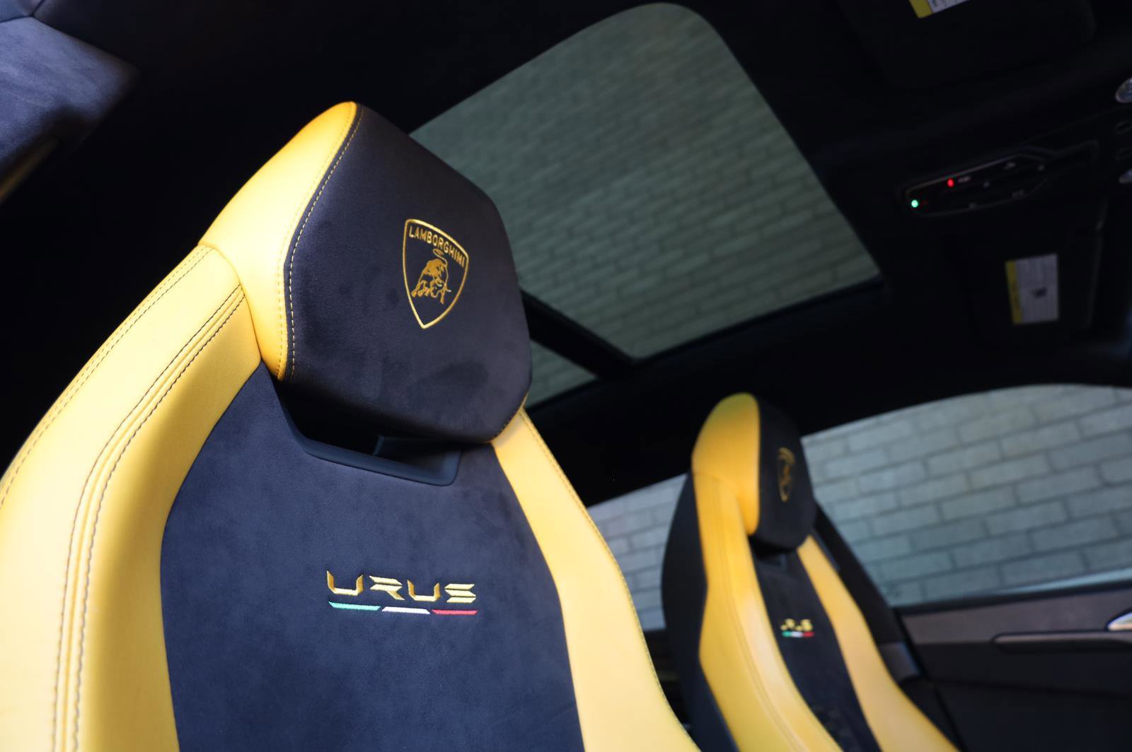 Used 2021 Lamborghini Urus AWD/4WD image 40