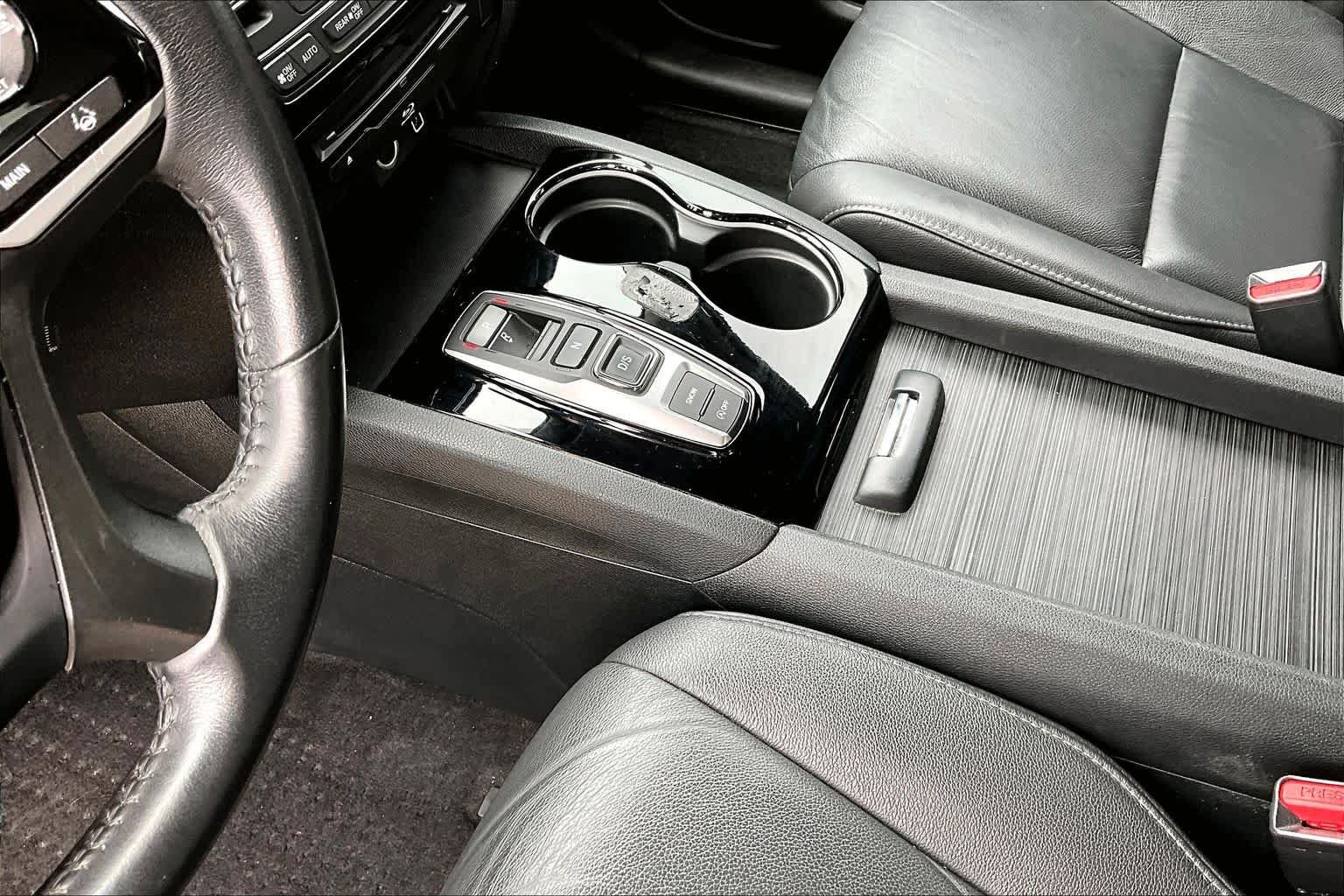 Used 2022 Honda Pilot Touring image 17