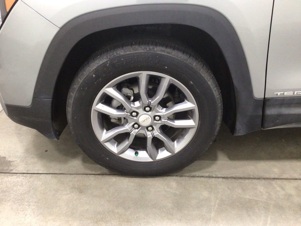 Used 2024 GMC Terrain SLT image 8