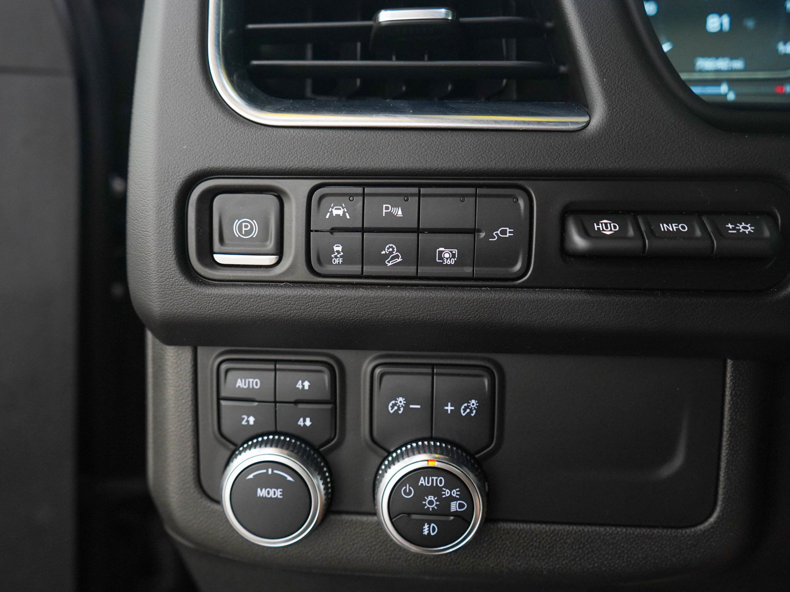 Used 2022 GMC Yukon AT4 w/ AT4 Premium Package AWD/4WD image 32