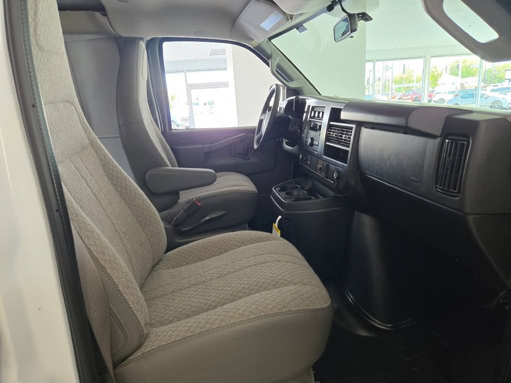 New 2026 Chevrolet Express 2500 Extended w/ Driver Convenience Package RWD image 5