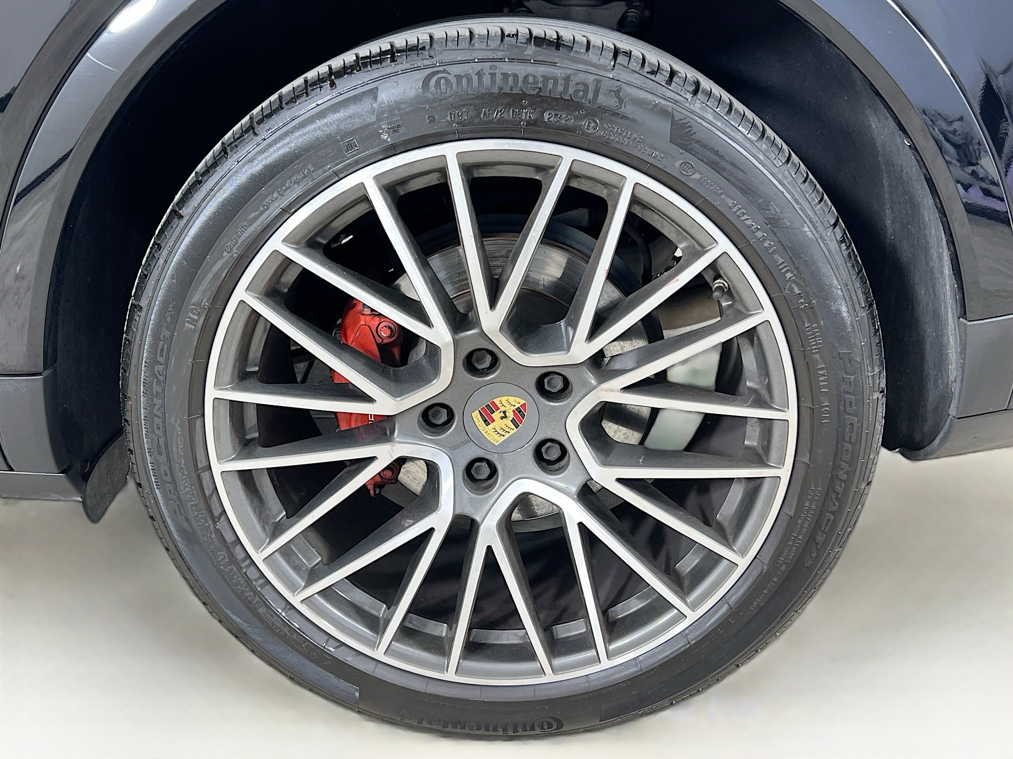 Used 2023 Porsche Cayenne Platinum Edition image 33