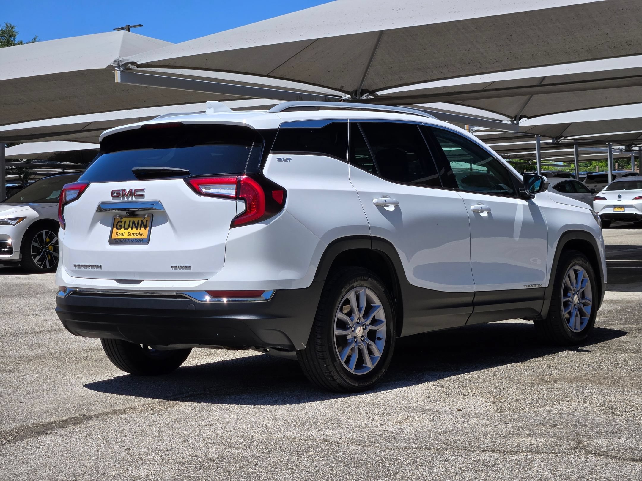 Used 2024 GMC Terrain SLT AWD/4WD image 4