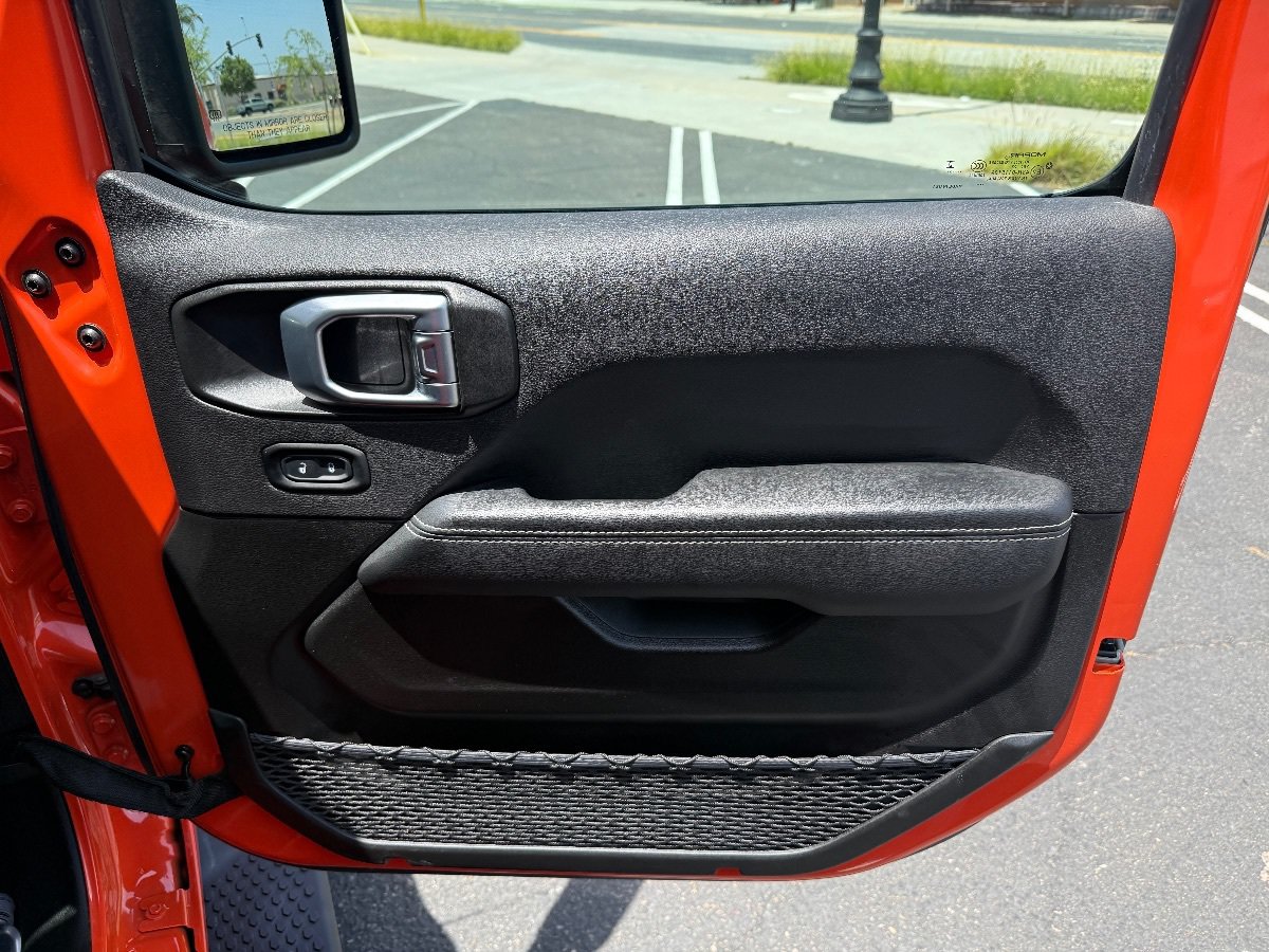 Used 2023 Jeep Wrangler Unlimited Sahara AWD/4WD image 16