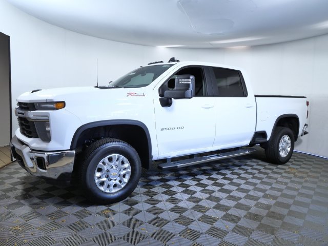 Used 2025 Chevrolet Silverado 3500 LT w/ Safety Package AWD/4WD image 2