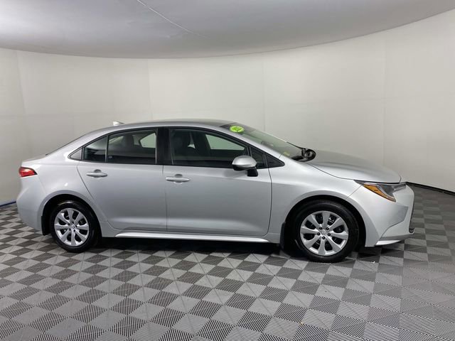 Used 2025 Toyota Corolla LE FWD image 10