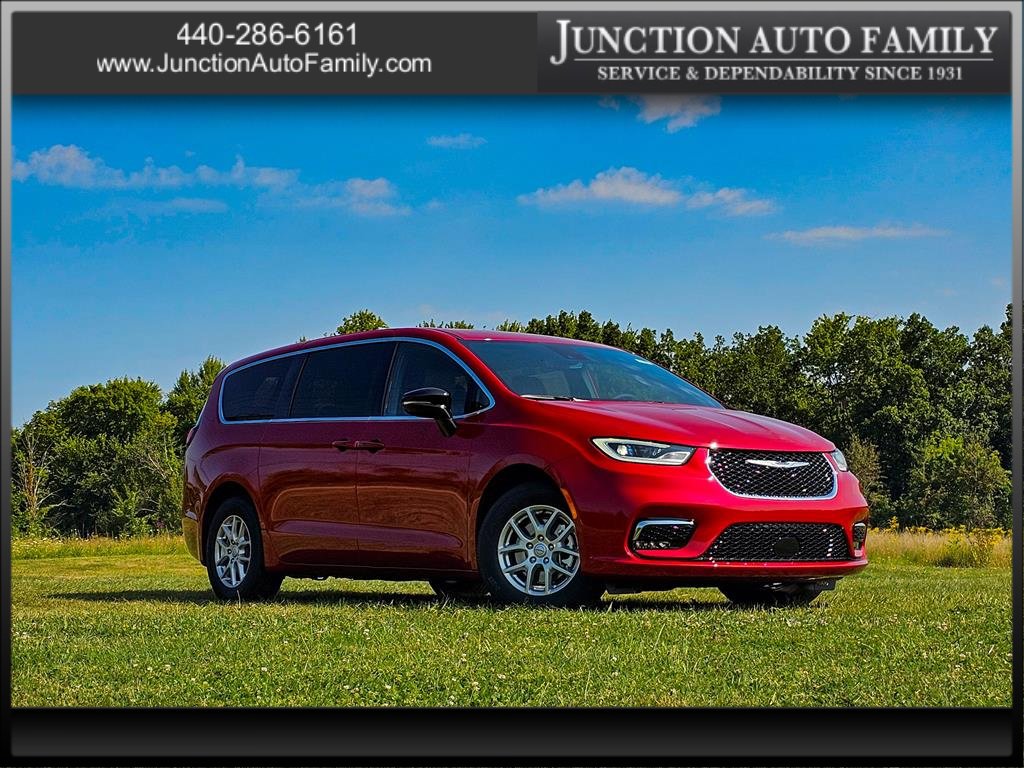 New 2026 Chrysler Pacifica Select image 1