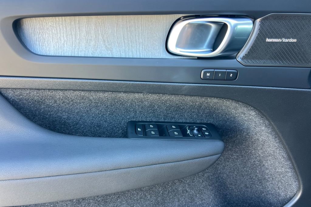 Used 2024 Volvo XC40 B5 Plus w/ Protection Package Premier image 10