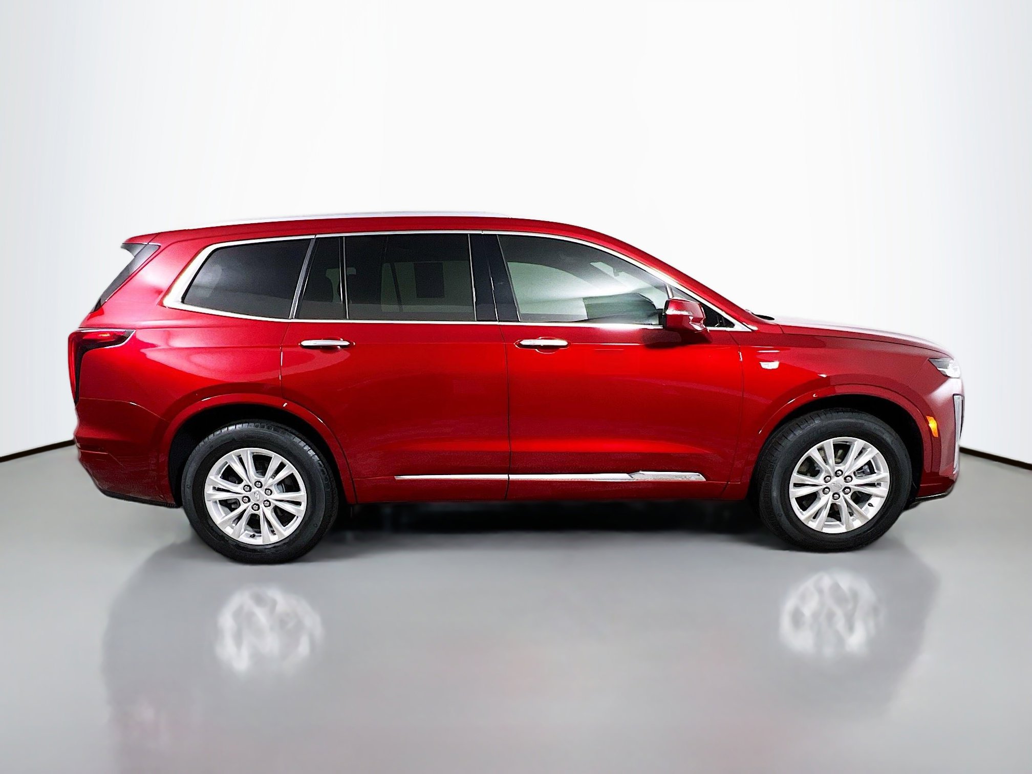 Used 2023 Cadillac XT6 Luxury image 3