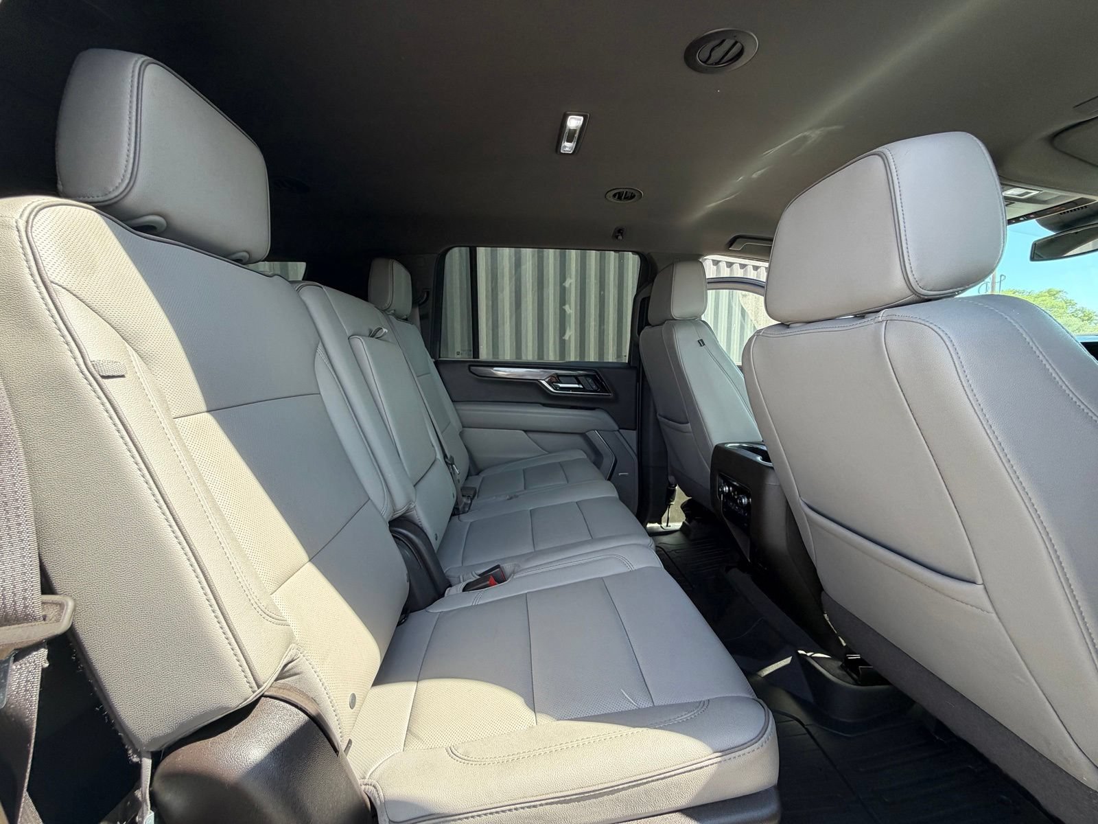 Used 2025 GMC Yukon XL Elevation AWD/4WD image 32