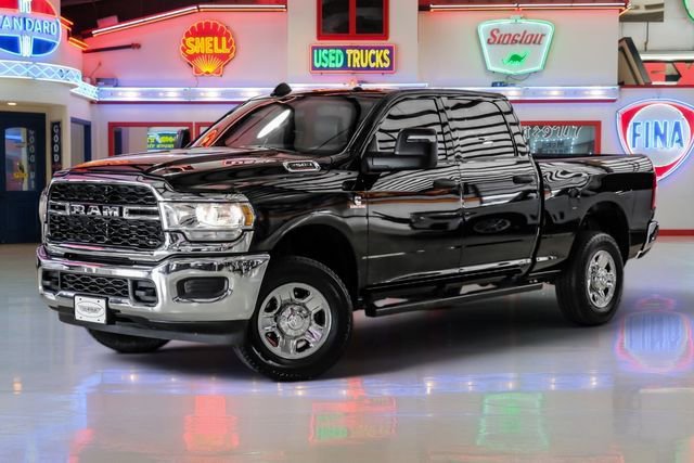 Used 2023 RAM 2500 Tradesman w/ Chrome Appearance Group AWD/4WD image 2