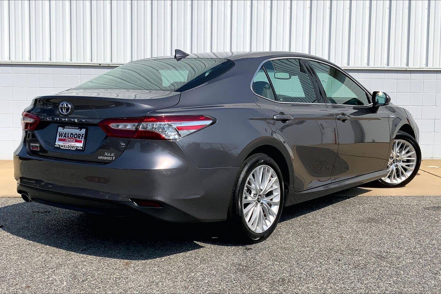 Used 2020 Toyota Camry XLE w/ Sunroof Package FWD image 17