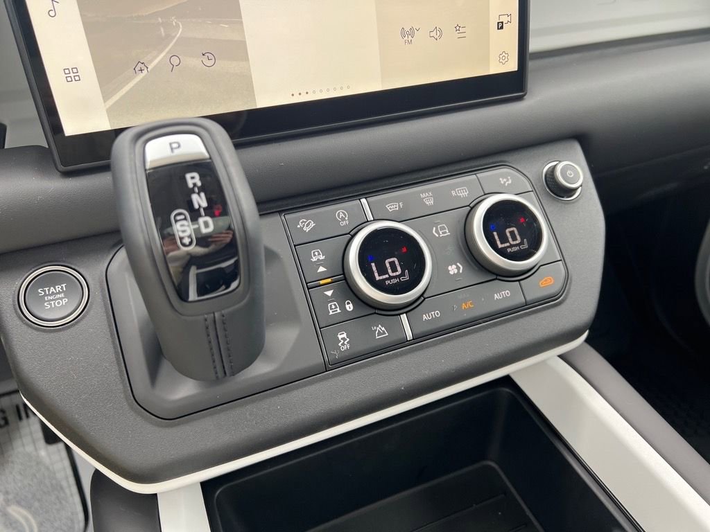 Used 2025 Land Rover Defender 110 S image 18