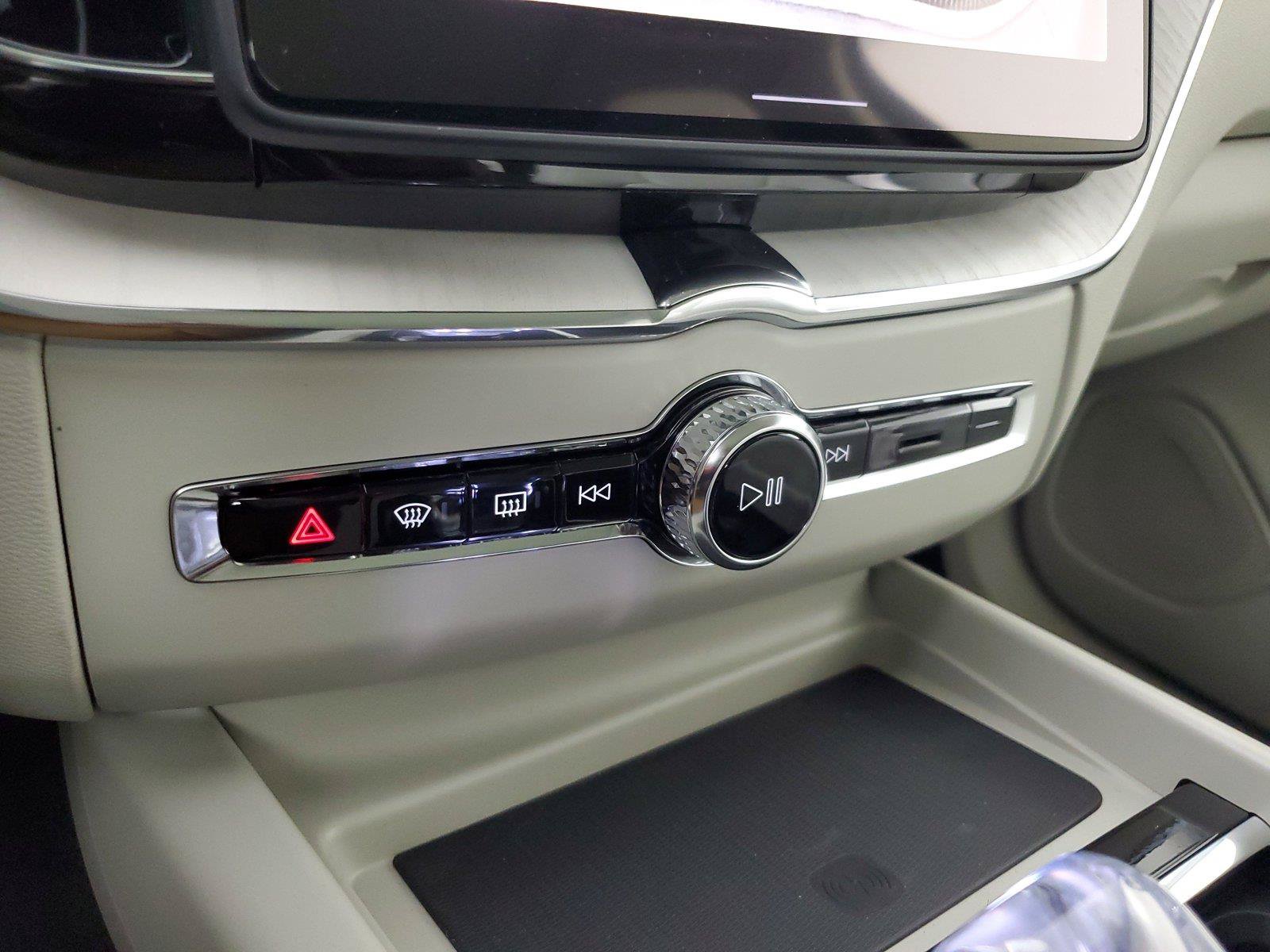 New 2027 Volvo XC60 B5 Ultra AWD/4WD image 30