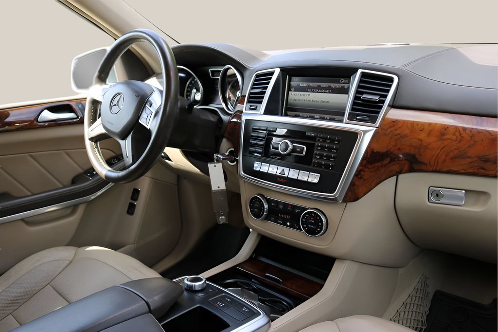 Used 2014 Mercedes-Benz GL 550 4MATIC image 23
