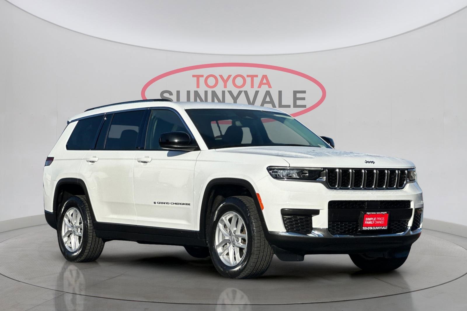 Used 2023 Jeep Grand Cherokee L Laredo image 10