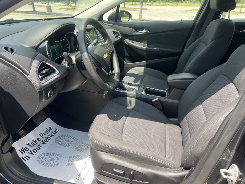 Used 2017 Chevrolet Cruze LT w/ Convenience Package FWD image 17