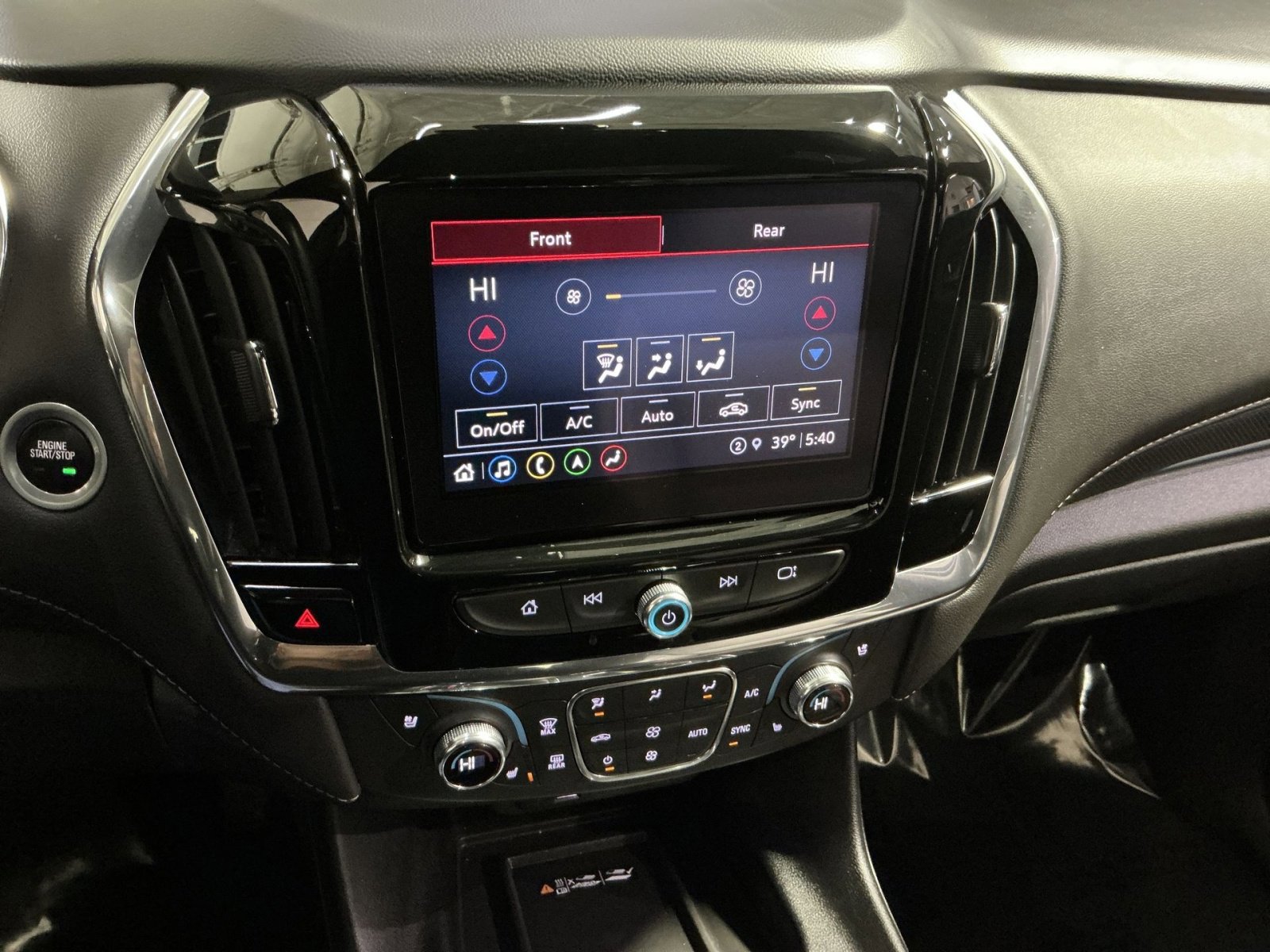 Used 2023 Chevrolet Traverse Premier image 29