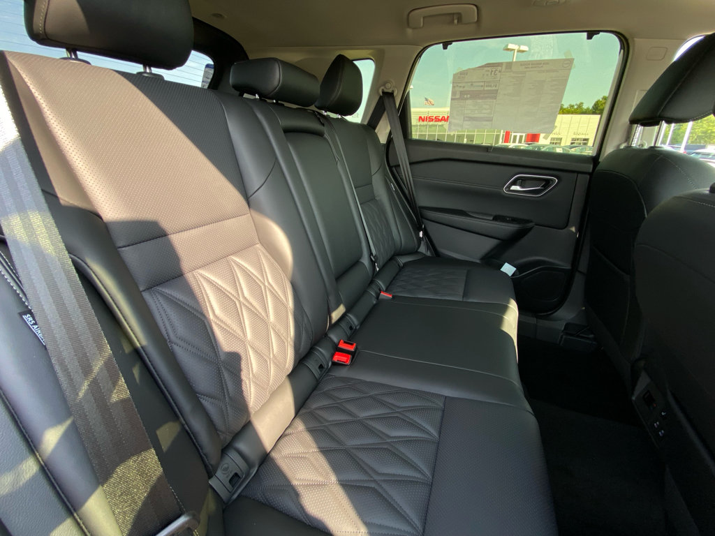 New 2026 Nissan Rogue Platinum w/ Tech Package AWD/4WD image 15