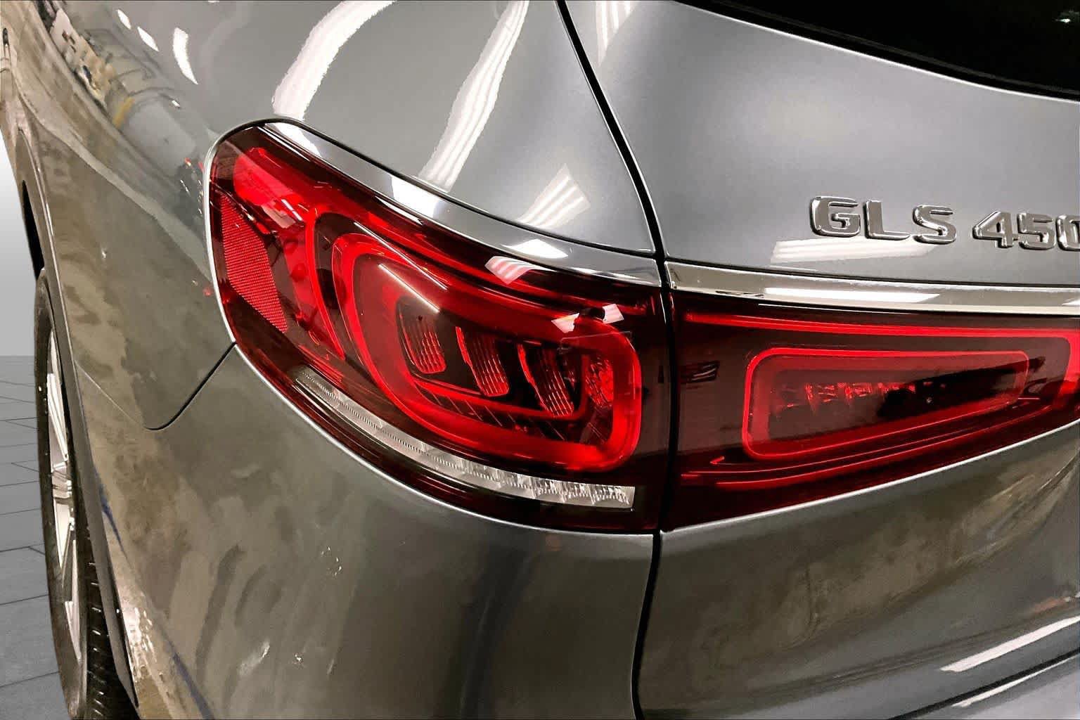 Used 2023 Mercedes-Benz GLS 450 4MATIC image 28