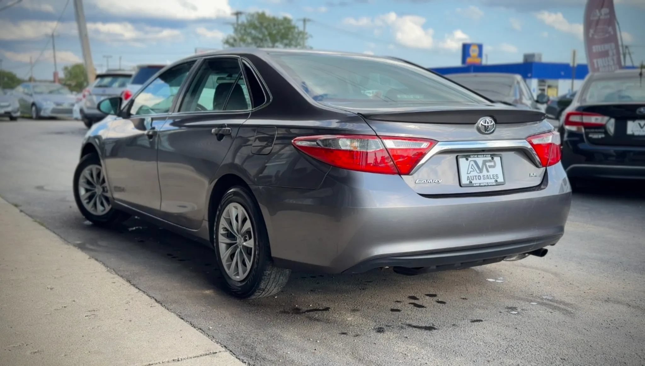 Used 2017 Toyota Camry LE FWD image 4