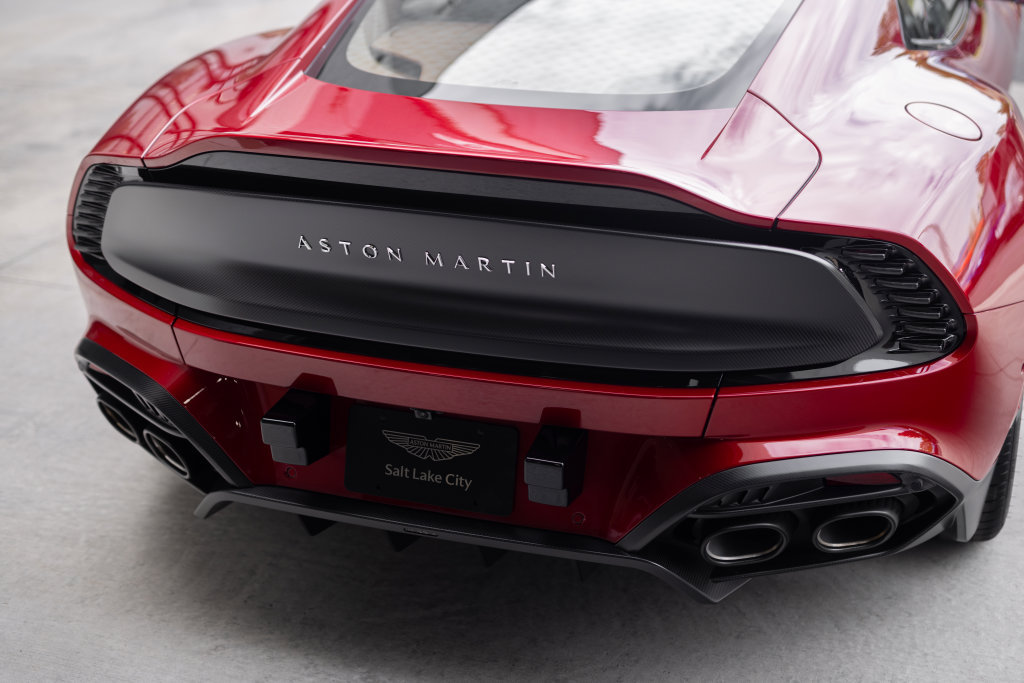 Used 2025 Aston Martin Vanquish RWD image 10