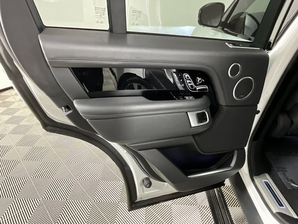 Used 2020 Land Rover Range Rover SV Autobiography Dynamic image 26