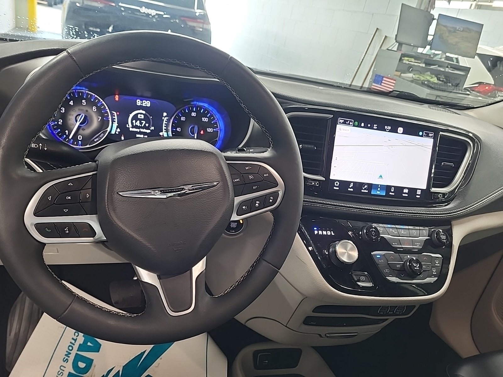 Used 2024 Chrysler Pacifica Touring-L w/ Uconnect Theater Family Group FWD image 8