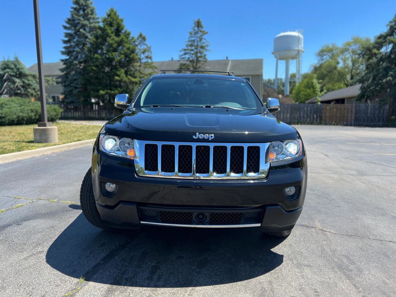Used 2013 Jeep Grand Cherokee Overland w/ Advance Technology Group AWD/4WD image 13