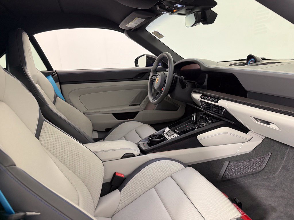 Certified 2025 Porsche 911 Carrera GTS RWD image 20