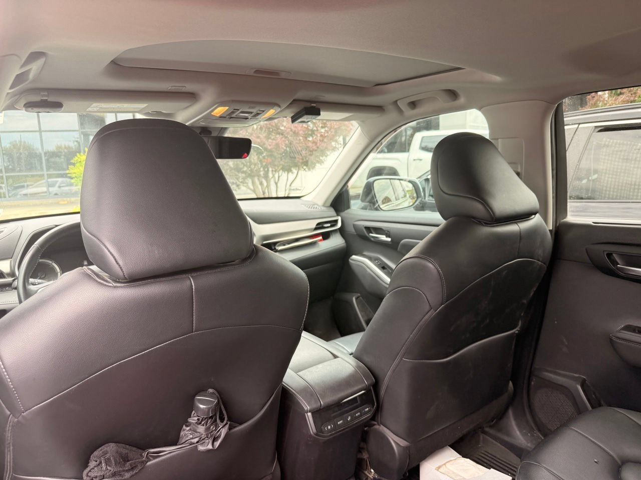 Used 2023 Toyota Highlander XLE AWD/4WD image 11
