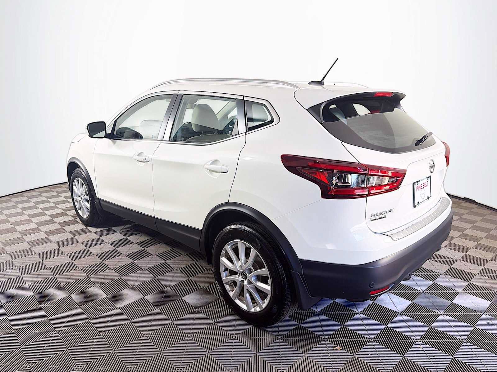 Used 2020 Nissan Rogue Sport SV w/ All-Weather Package AWD/4WD image 6