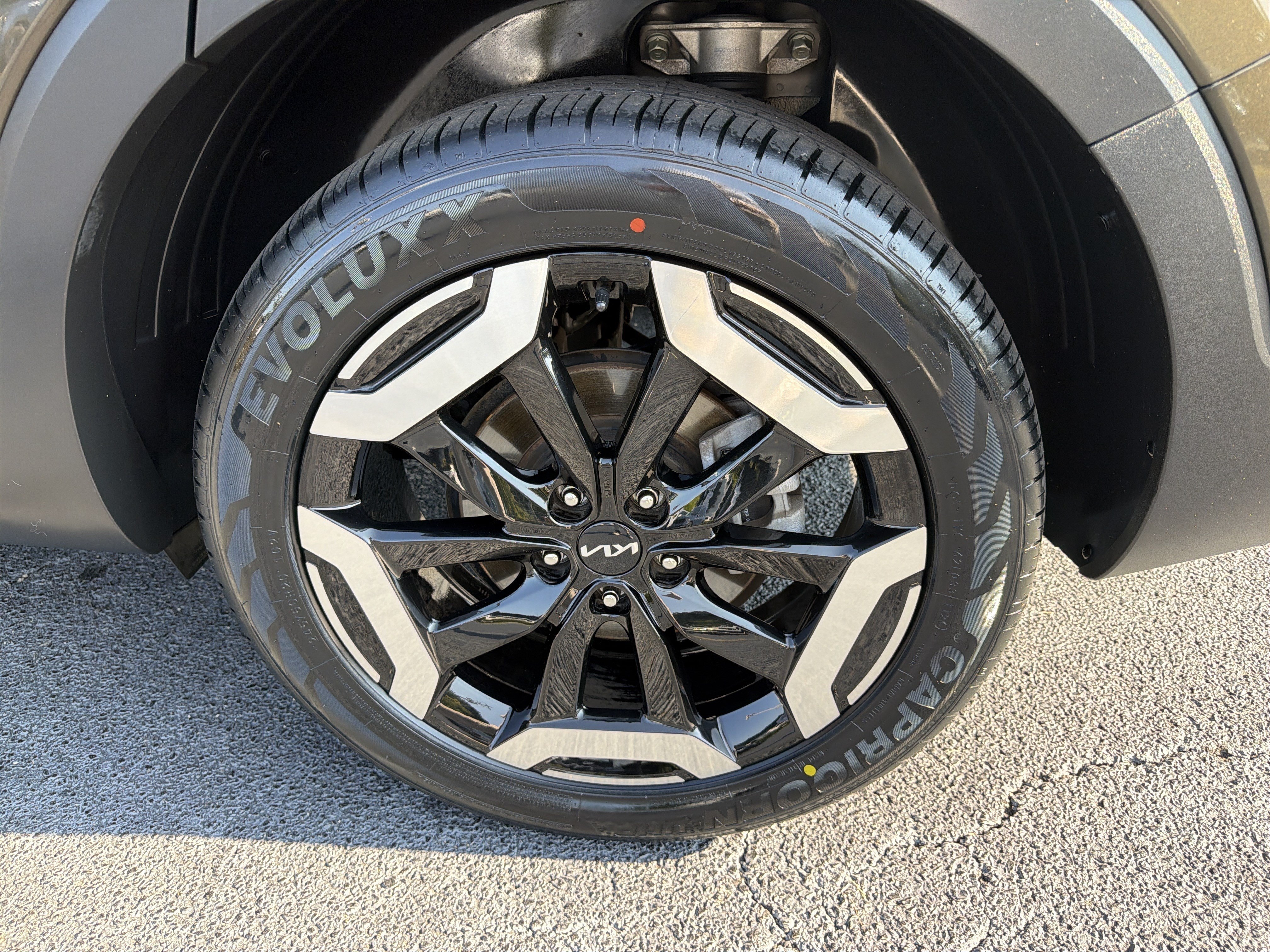 Used 2023 Kia Telluride EX w/ EX Captain's Chair Package FWD image 32