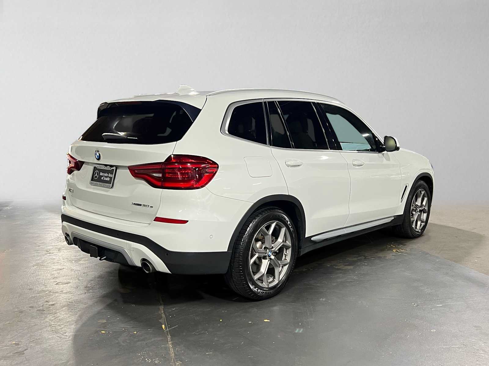 Used 2021 BMW X3 xDrive30e w/ Premium Package AWD/4WD image 3