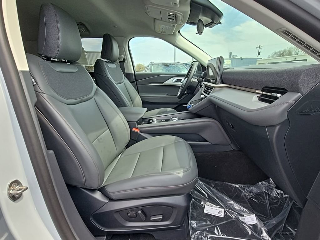 New 2026 Ford Explorer Active image 47