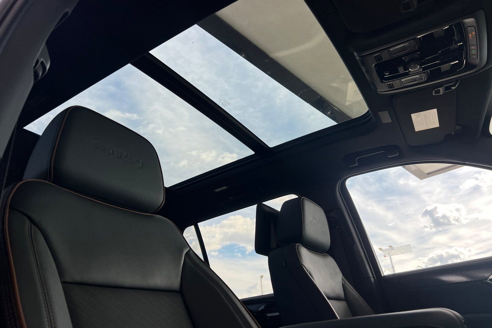 New 2026 GMC Yukon XL AT4 w/ AT4 Premium Plus Package image 18