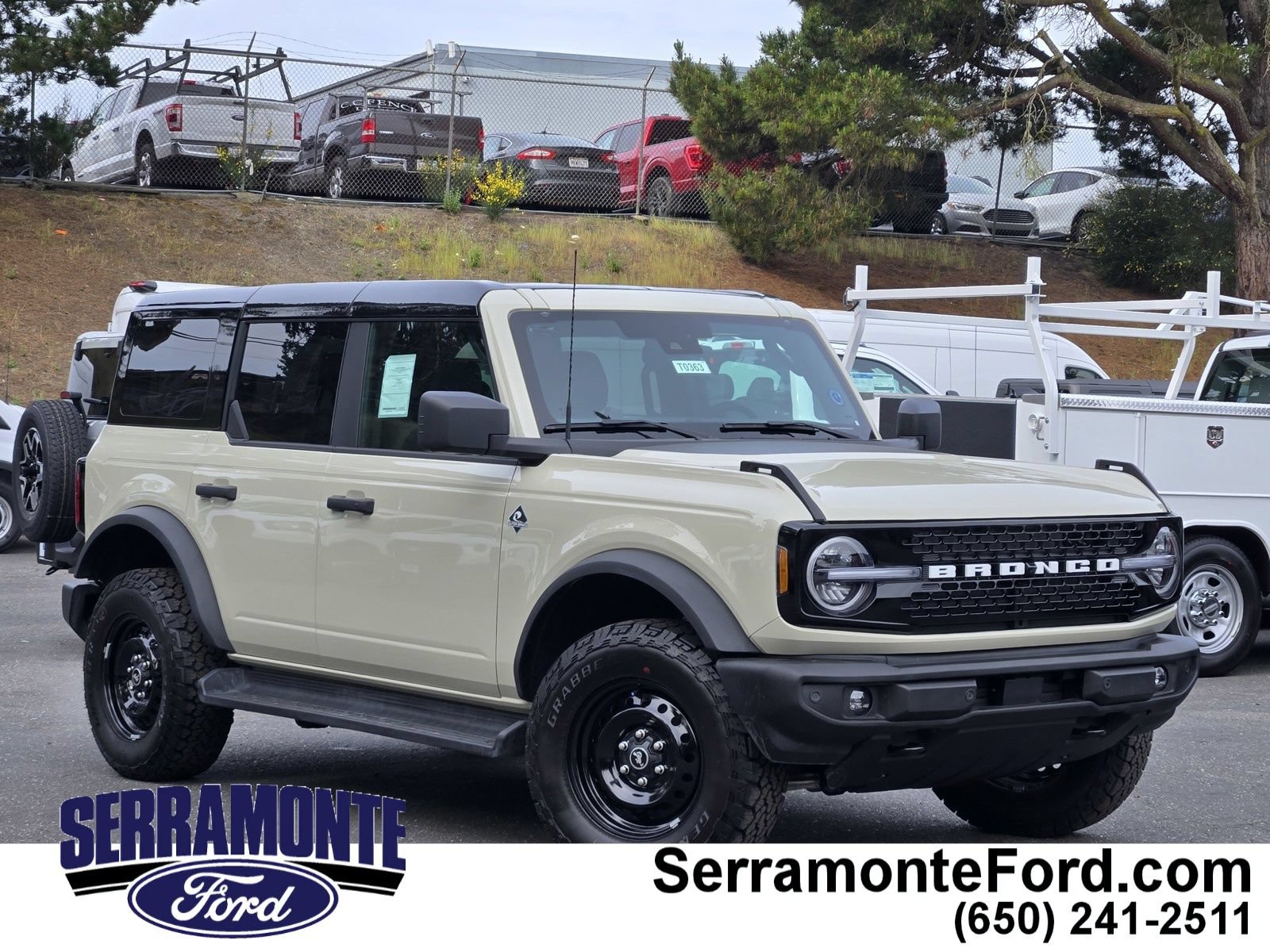 New 2026 Ford Bronco Outer Banks AWD/4WD image 1