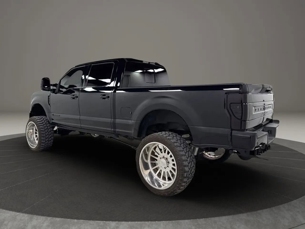 Used 2022 Ford F350 Platinum AWD/4WD image 3
