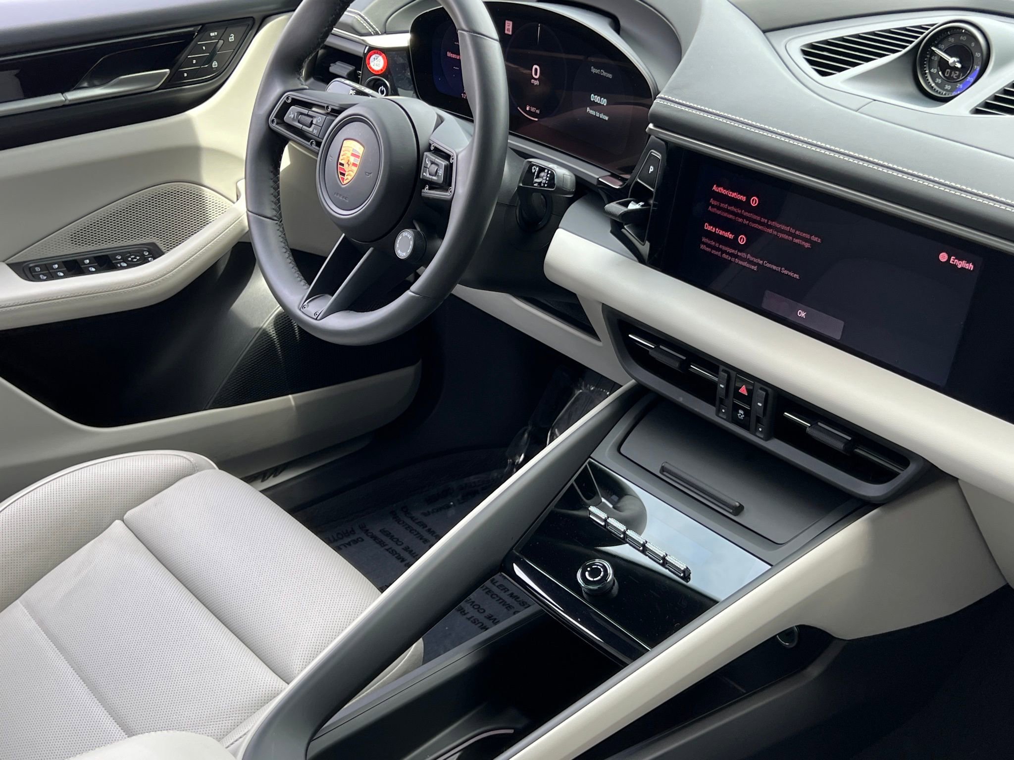 Used 2025 Porsche Macan Electric w/ Premium Package RWD image 36