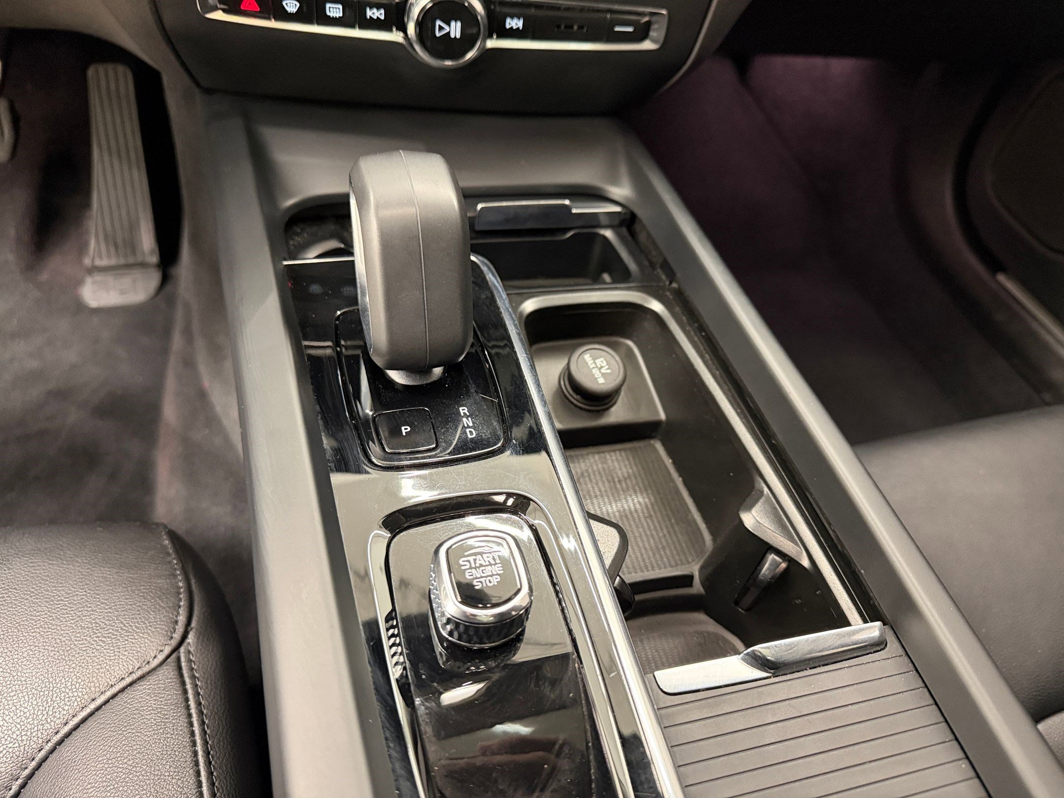 Used 2024 Volvo S60 B5 Core image 17