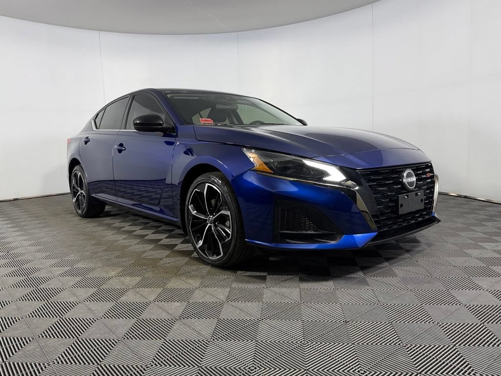 Used 2023 Nissan Altima 2.5 SR AWD/4WD image 5
