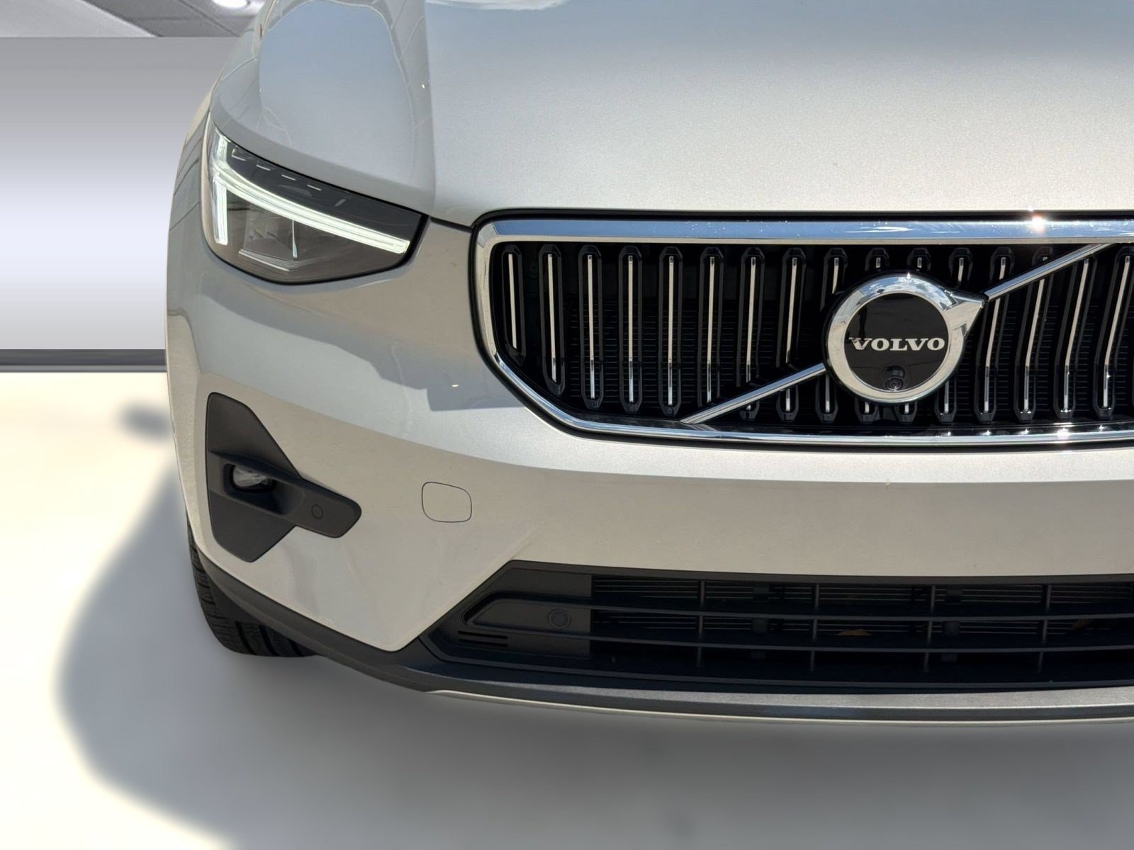 Used 2023 Volvo XC40 B4 Plus w/ Protection Package Premier FWD image 29