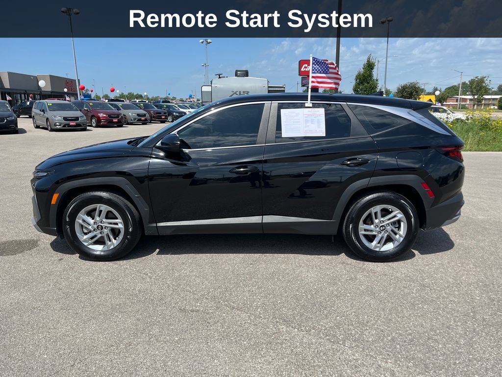 Used 2025 Hyundai Tucson SE FWD image 2